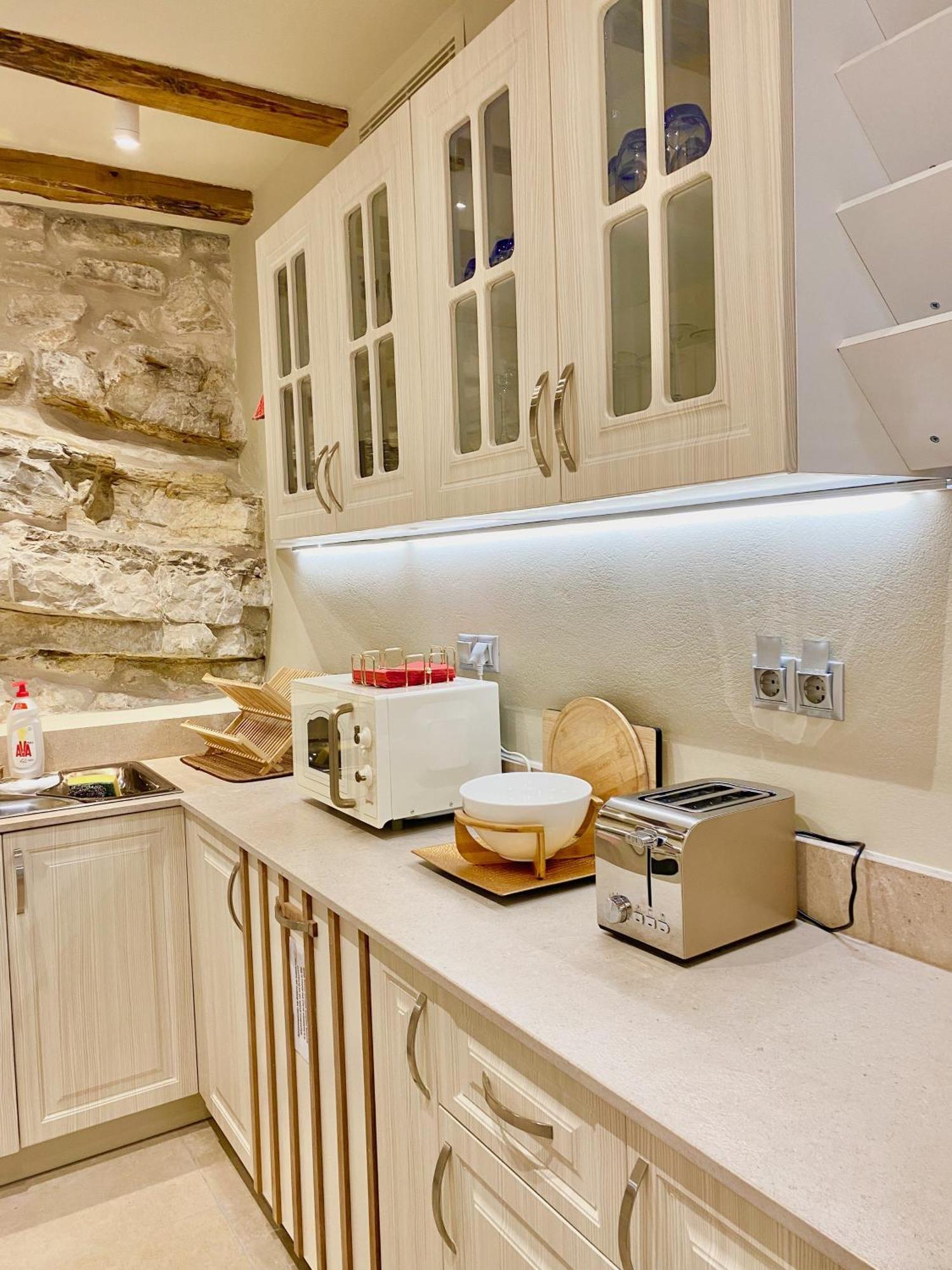 Villasonboard Rock Villa 3 Bed, 3 Bath, Jacuzzi, Seaside ארמיוני מראה חיצוני תמונה