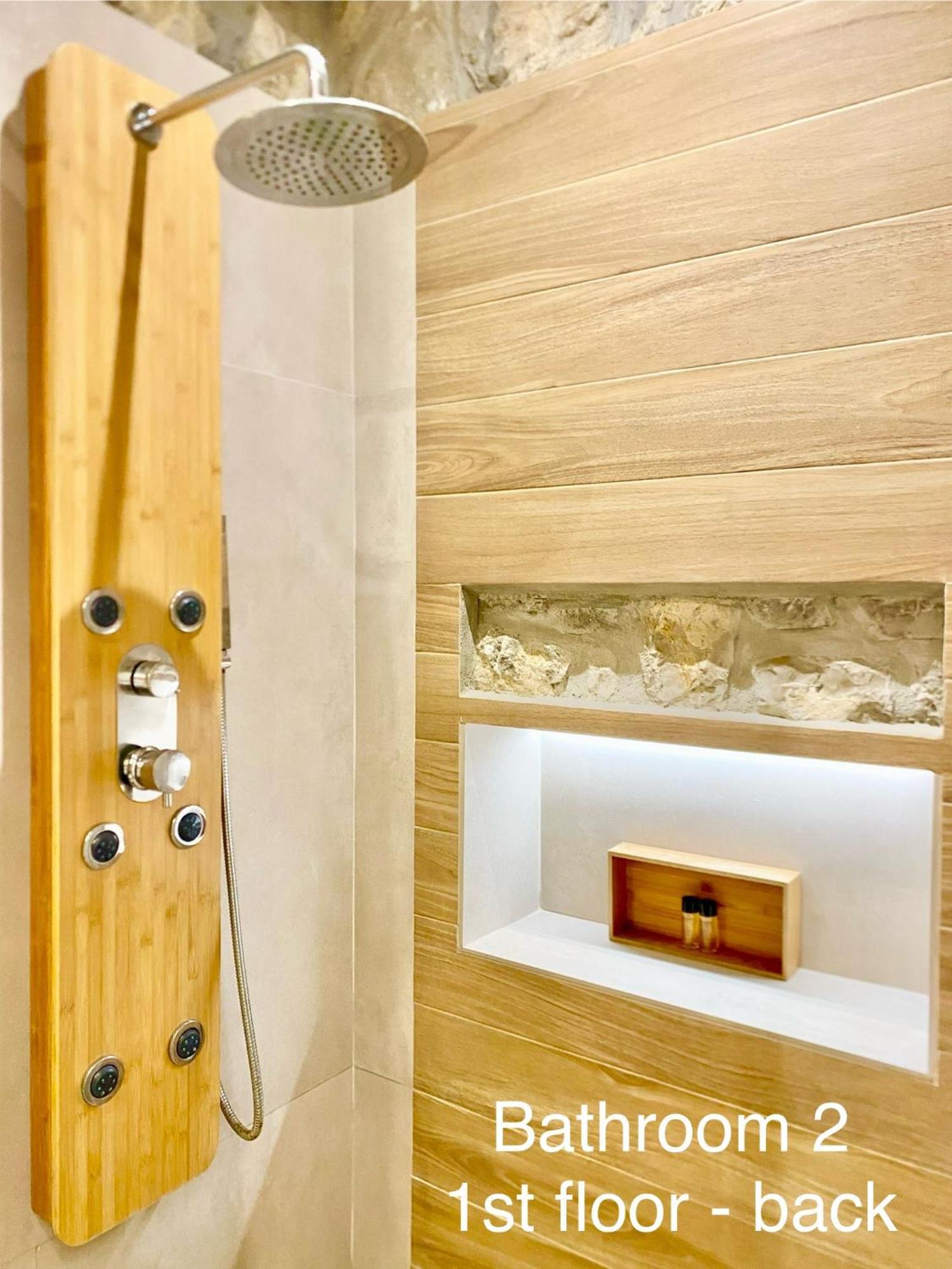 Villasonboard Rock Villa 3 Bed, 3 Bath, Jacuzzi, Seaside ארמיוני מראה חיצוני תמונה